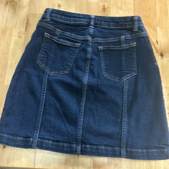 Banana Republic dark wash Jean skirt with button fly EUC - Picture 4 of 5